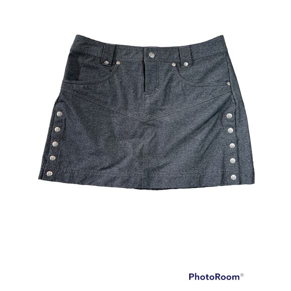 Athleta Take A Hike Athletic Silver Button Down Pockets Grey Mini Skirt Size 2P - Picture 1 of 6